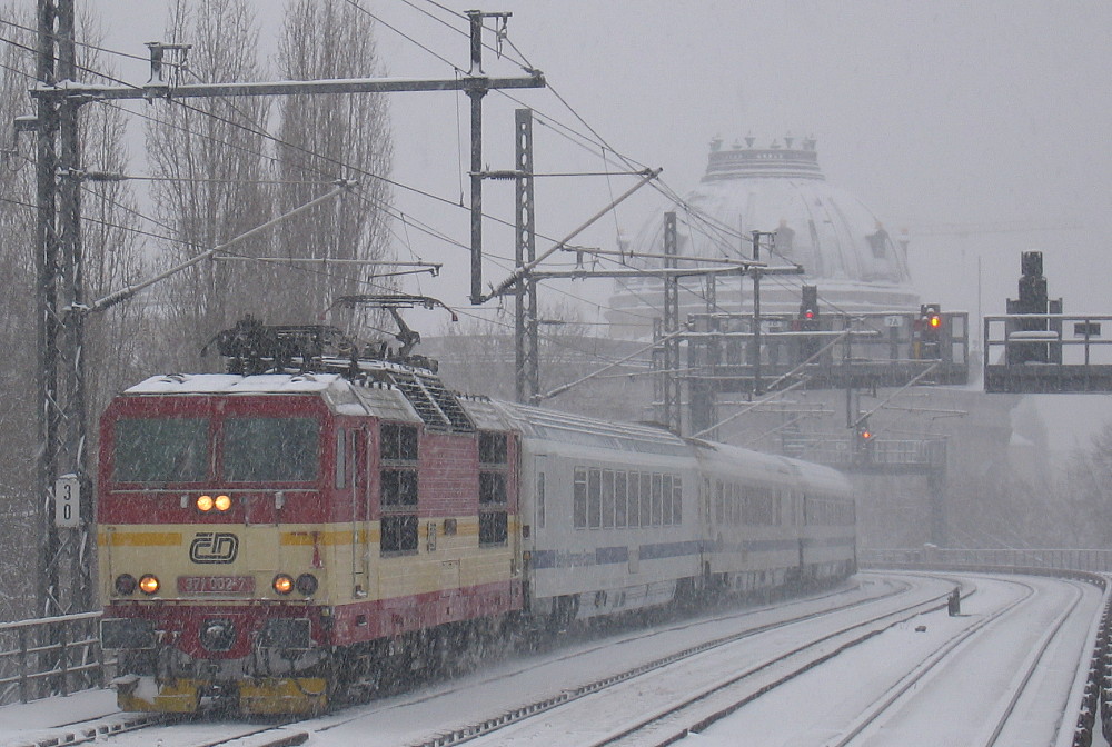 ČD 371 002-7 Bln Stadtbahn, 29.12.2005, Foto Lutz Zschage