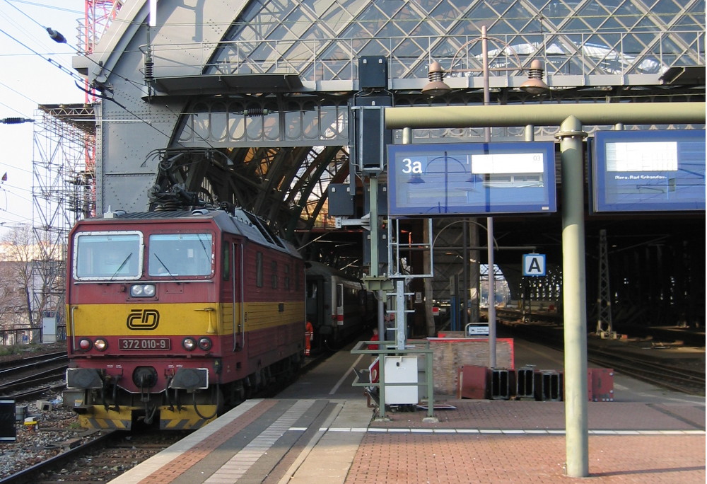 ČD 372 010-9 Dresden Hbf, 09.12.2004, Foto Lutz Zschage