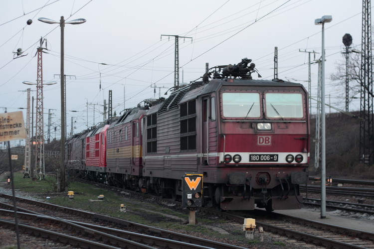 Lokzug mit 180 006-9 Dresden Friedrichstadt, 28.03.2008, Foto Ingo Wlodasch