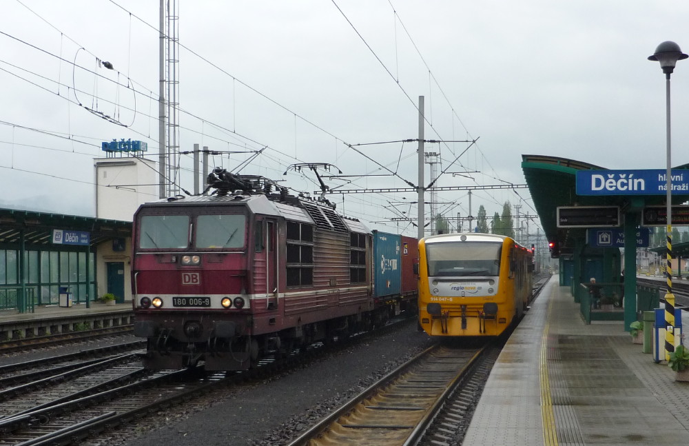 Lokzug mit 180 006-9 Decin hl.n., 14.05.2010, Foto Lutz Zschage