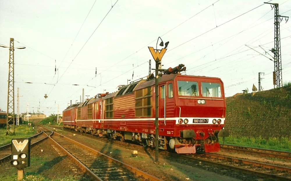 180 007-7 Dresden Friedrichstadt, 07-1993,  Foto R. Böhnert