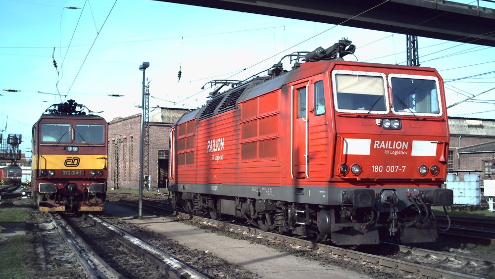 180 007-7 u 372 014-1 Dresden Friedrichstadt, 16-01-2007, Foto Sammlung Streckenlaeufer-Ost