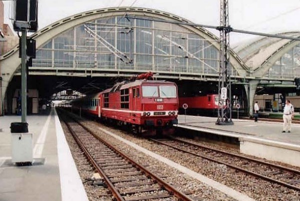 180 010-1 Bln Ostbahnhof, 02.05.2002, Foto Oliver Wadewitz