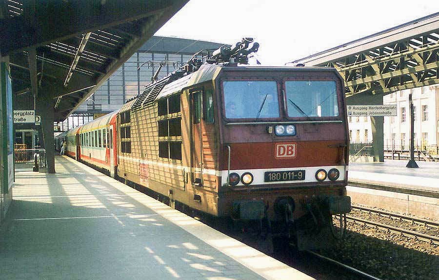 180 011-9 Jacobsdorf, 14.08.2000, Foto Rafal Tomasik