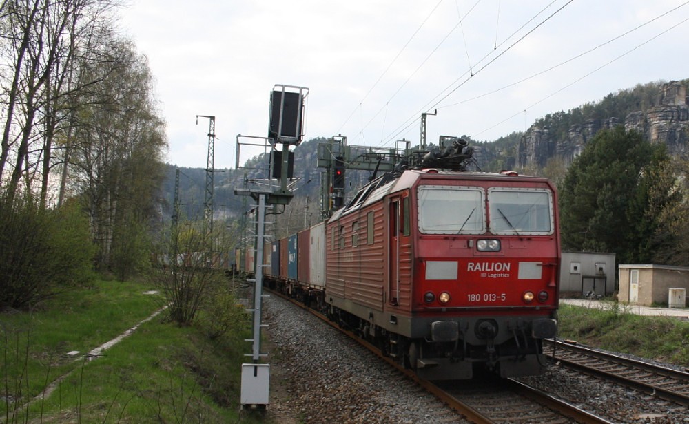 180 013-5 Rathen, 16.04.2011, Foto Heiko Miels