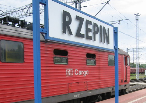 180 012-7 in Rzepin (PL), 12.06.2004, Foto: L.Zschage