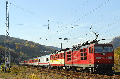 180 012 vor def.371 002 mit EC 173 in Königstein; 18.10.2008  Foto: Oliver König